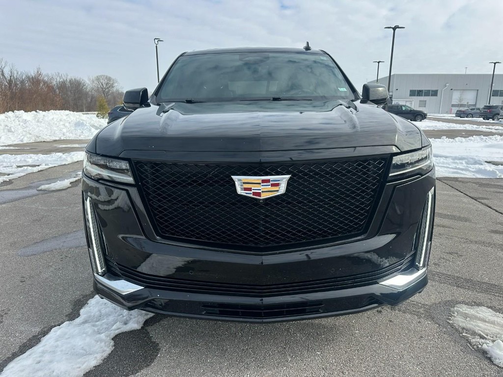 Cadillac Escalade Vehicle Full-screen Gallery Image 09