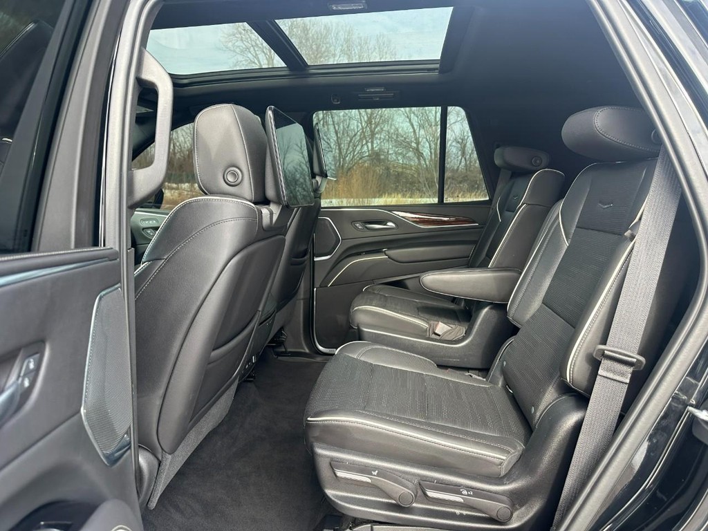 Cadillac Escalade Vehicle Full-screen Gallery Image 10