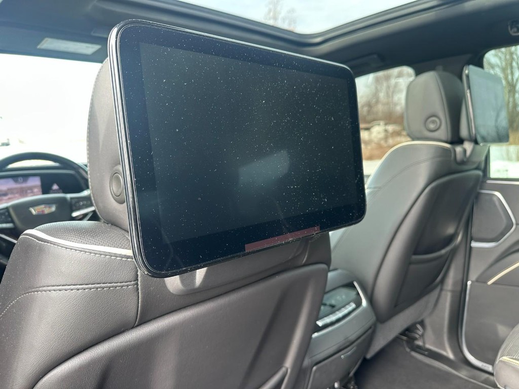 Cadillac Escalade Vehicle Full-screen Gallery Image 12