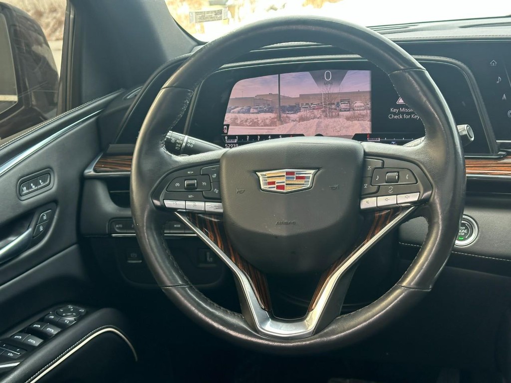 Cadillac Escalade Vehicle Full-screen Gallery Image 17