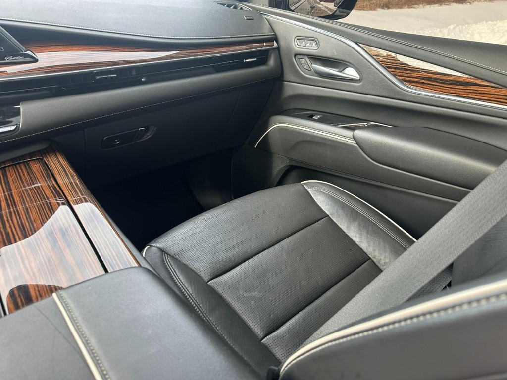 Cadillac Escalade Vehicle Full-screen Gallery Image 21