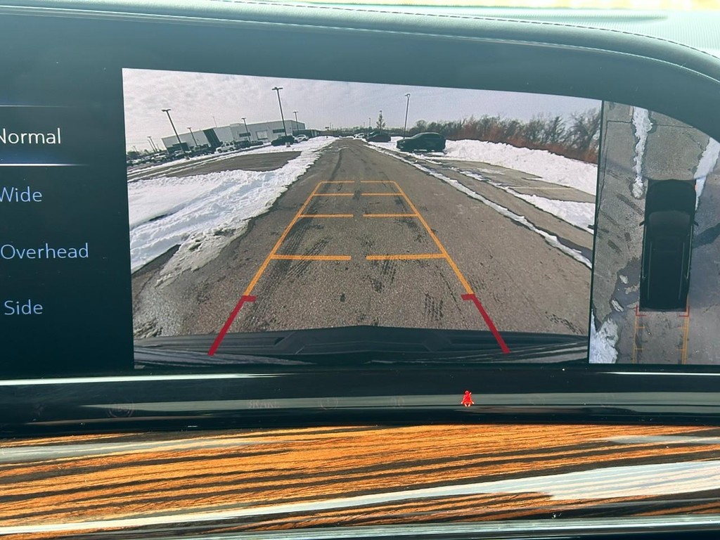 Cadillac Escalade Vehicle Full-screen Gallery Image 28