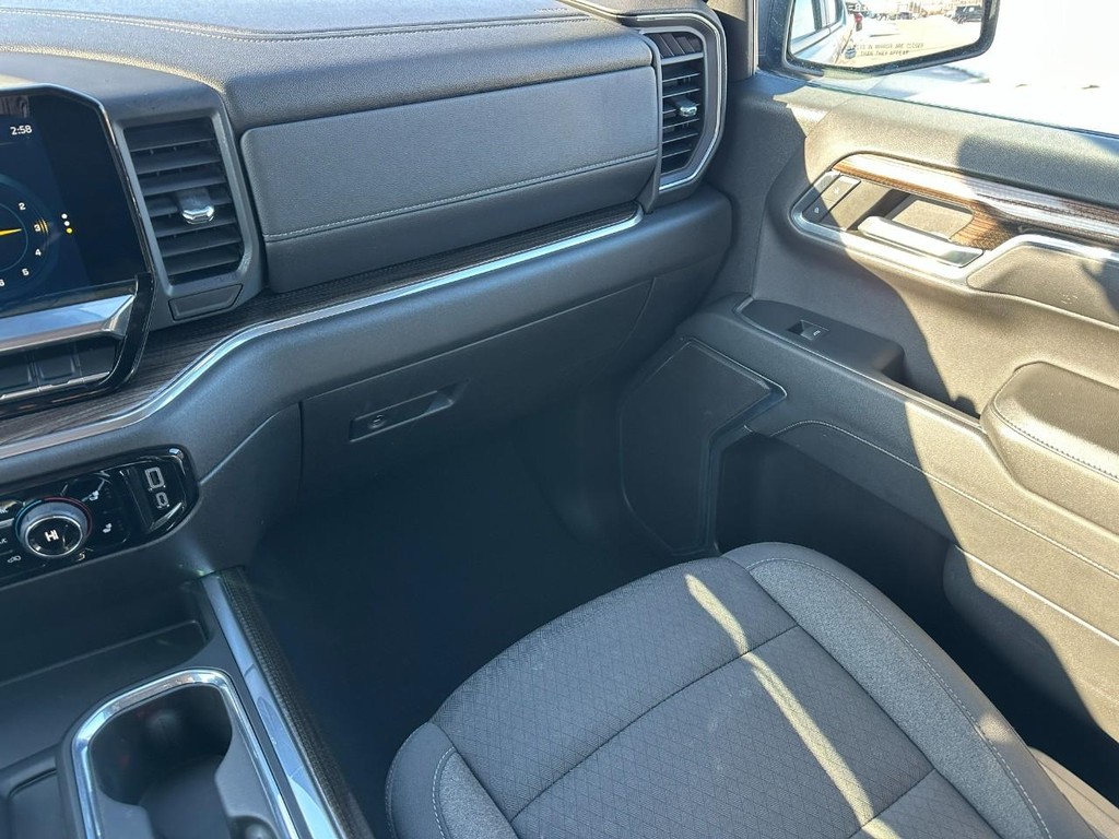 Chevrolet Silverado 1500 Vehicle Full-screen Gallery Image 15