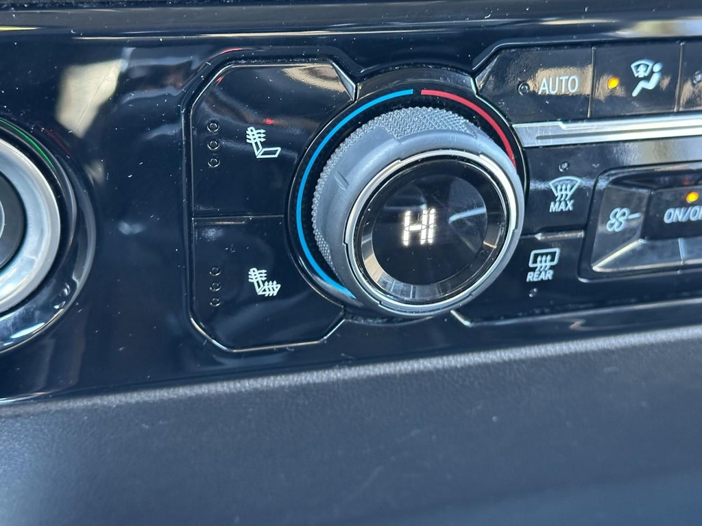 Chevrolet Silverado 1500 Vehicle Full-screen Gallery Image 21