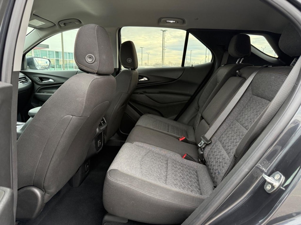 Chevrolet Equinox Vehicle Full-screen Gallery Image 10