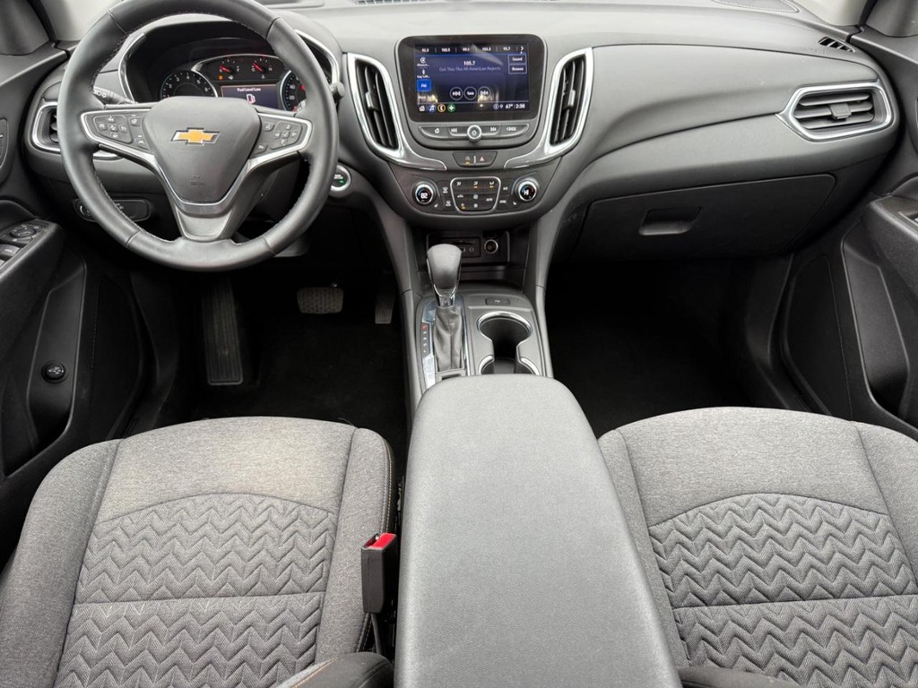 Chevrolet Equinox Vehicle Full-screen Gallery Image 11