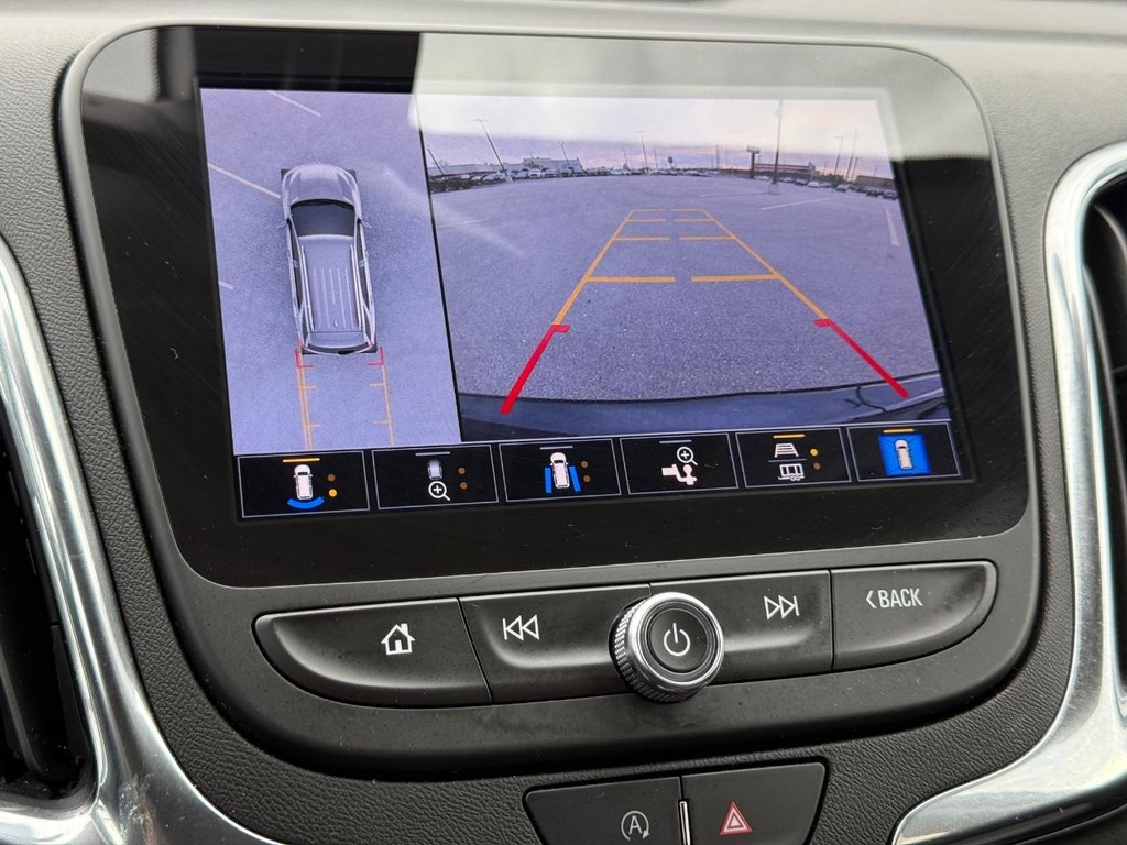 Chevrolet Equinox Vehicle Full-screen Gallery Image 17