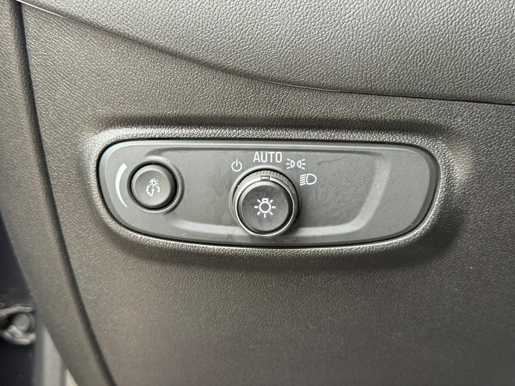 Chevrolet Equinox Vehicle Full-screen Gallery Image 22