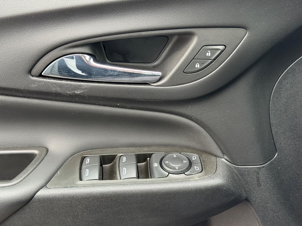 Chevrolet Equinox Vehicle Full-screen Gallery Image 23