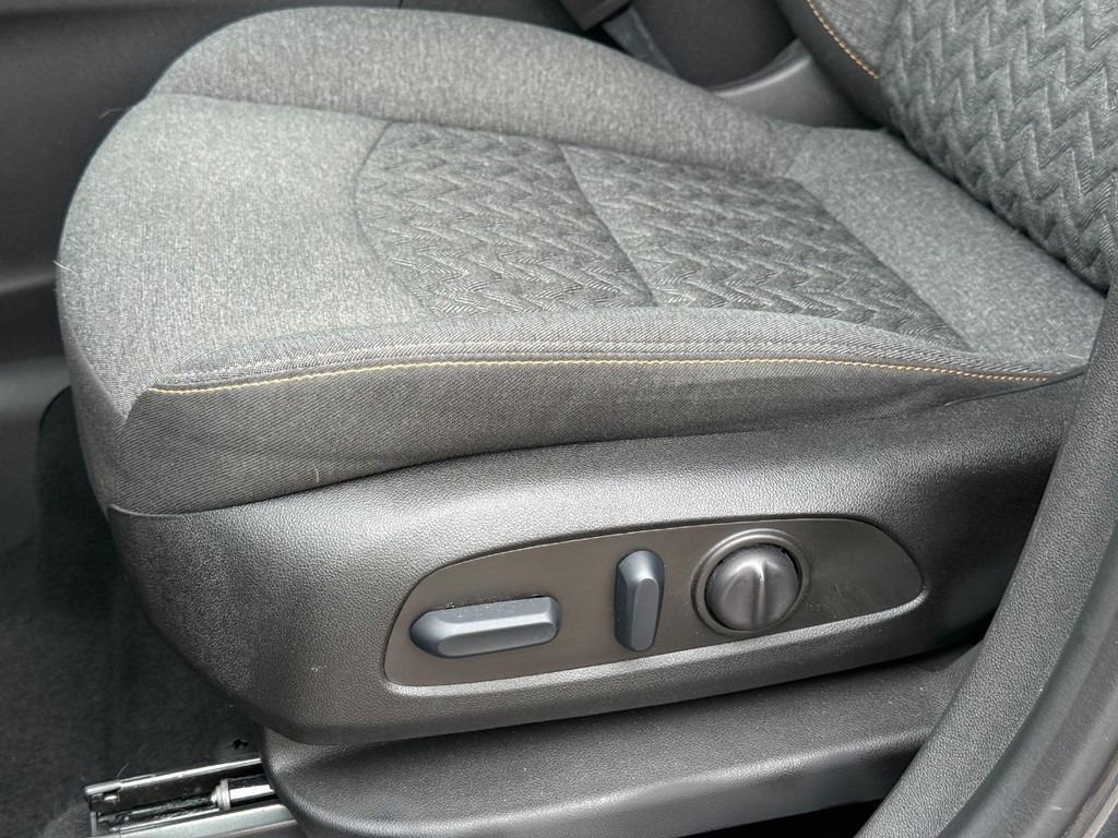 Chevrolet Equinox Vehicle Full-screen Gallery Image 24