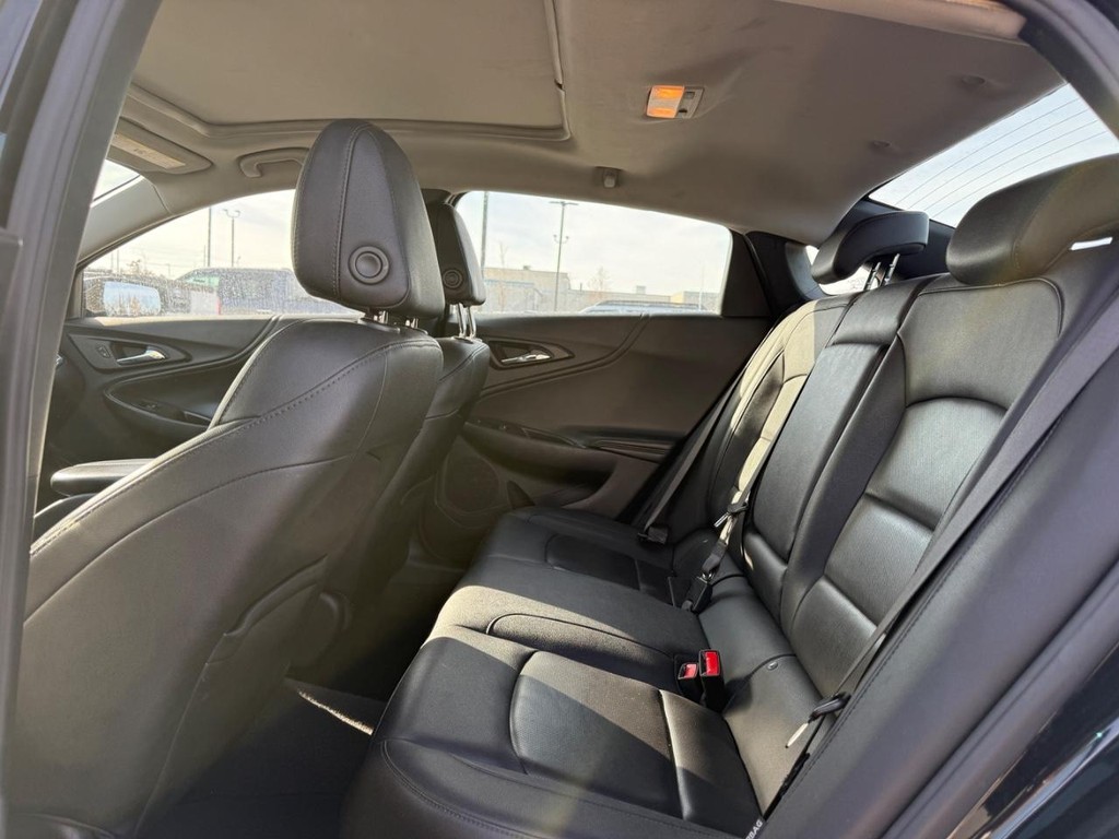 Chevrolet Malibu Vehicle Full-screen Gallery Image 10