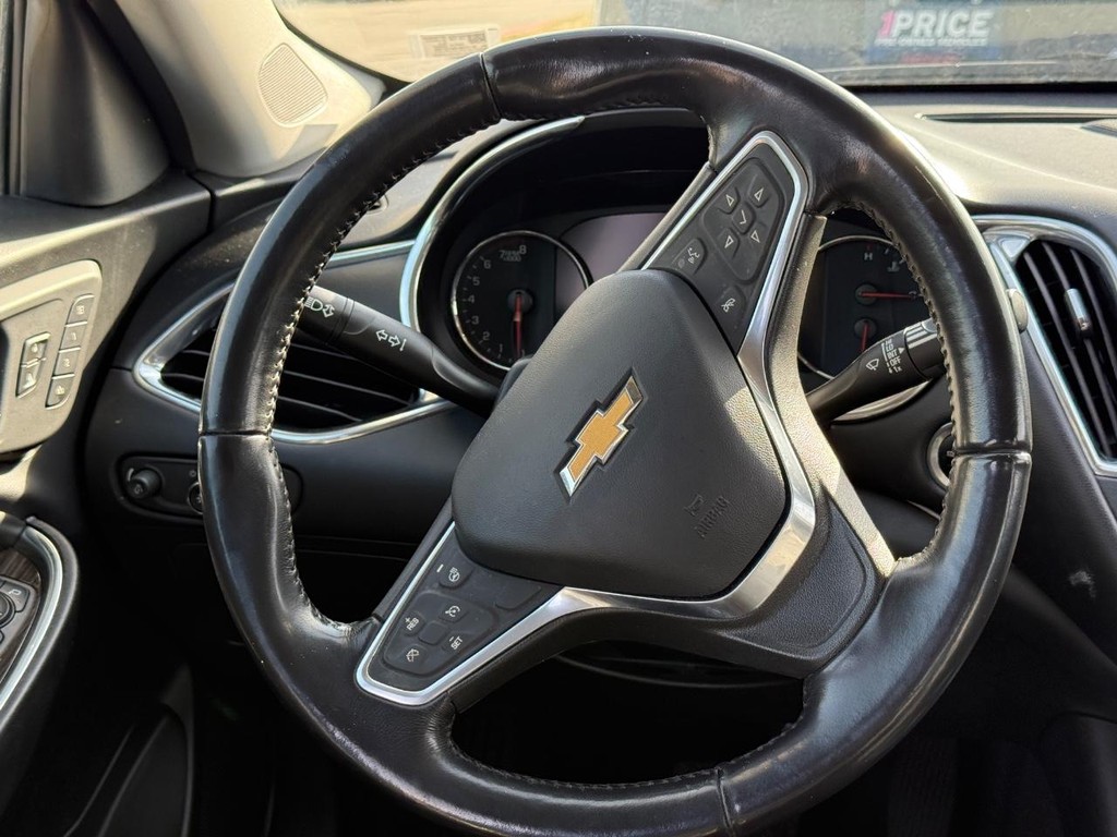 Chevrolet Malibu Vehicle Full-screen Gallery Image 12