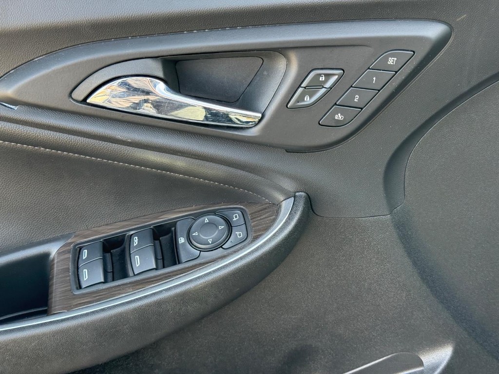 Chevrolet Malibu Vehicle Full-screen Gallery Image 13