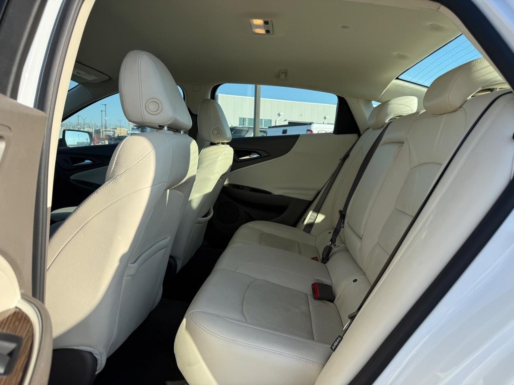 Chevrolet Malibu Vehicle Full-screen Gallery Image 10