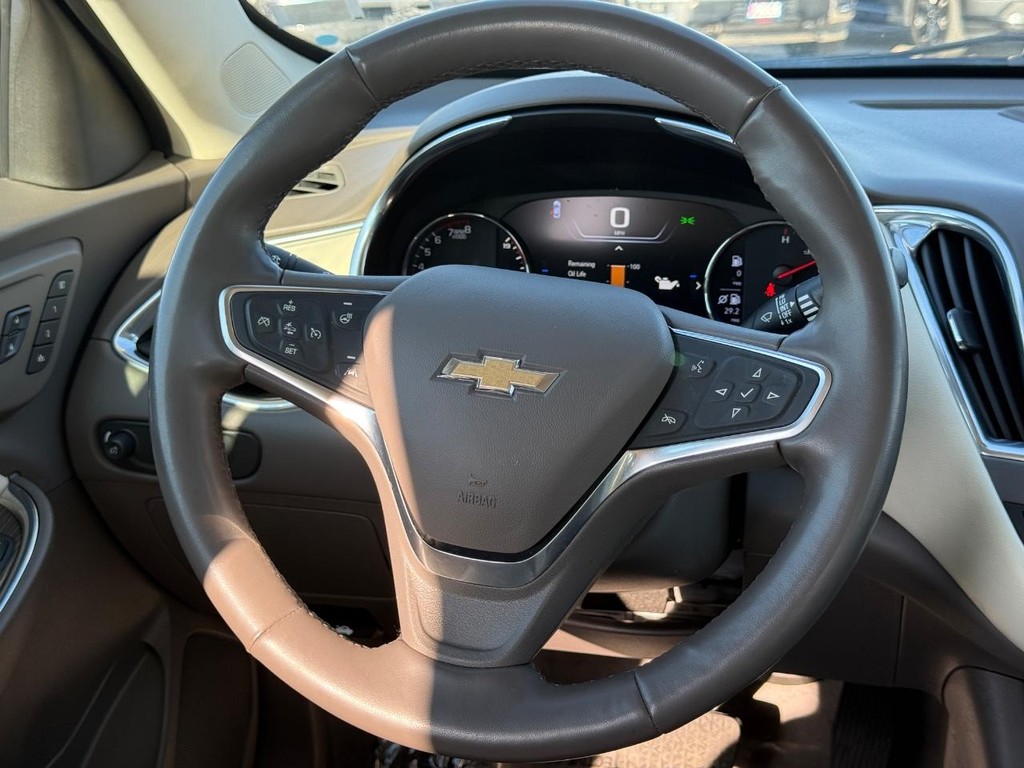 Chevrolet Malibu Vehicle Full-screen Gallery Image 12