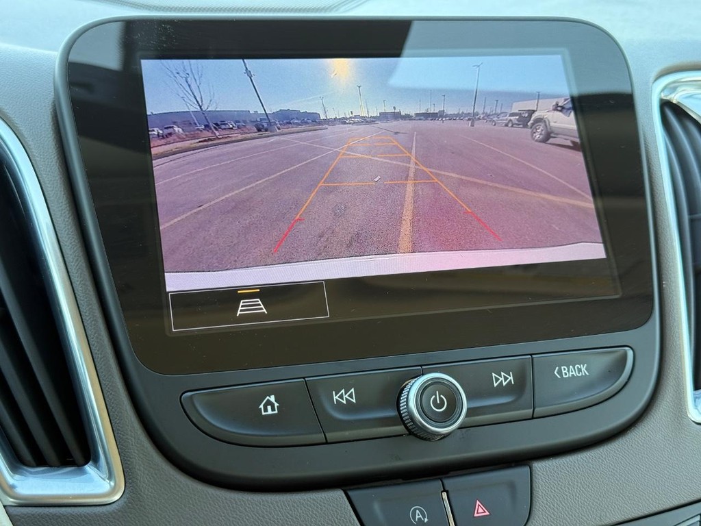 Chevrolet Malibu Vehicle Full-screen Gallery Image 17