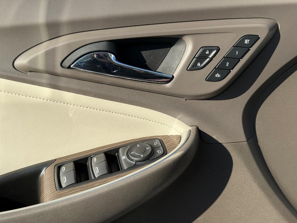 Chevrolet Malibu Vehicle Full-screen Gallery Image 23