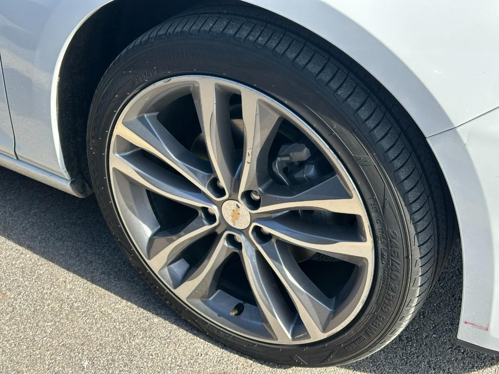 Chevrolet Malibu Vehicle Full-screen Gallery Image 04