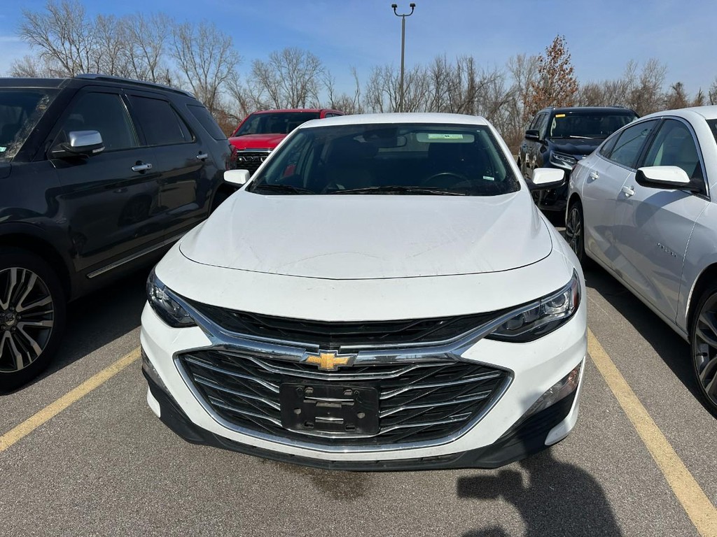 Chevrolet Malibu Vehicle Full-screen Gallery Image 11