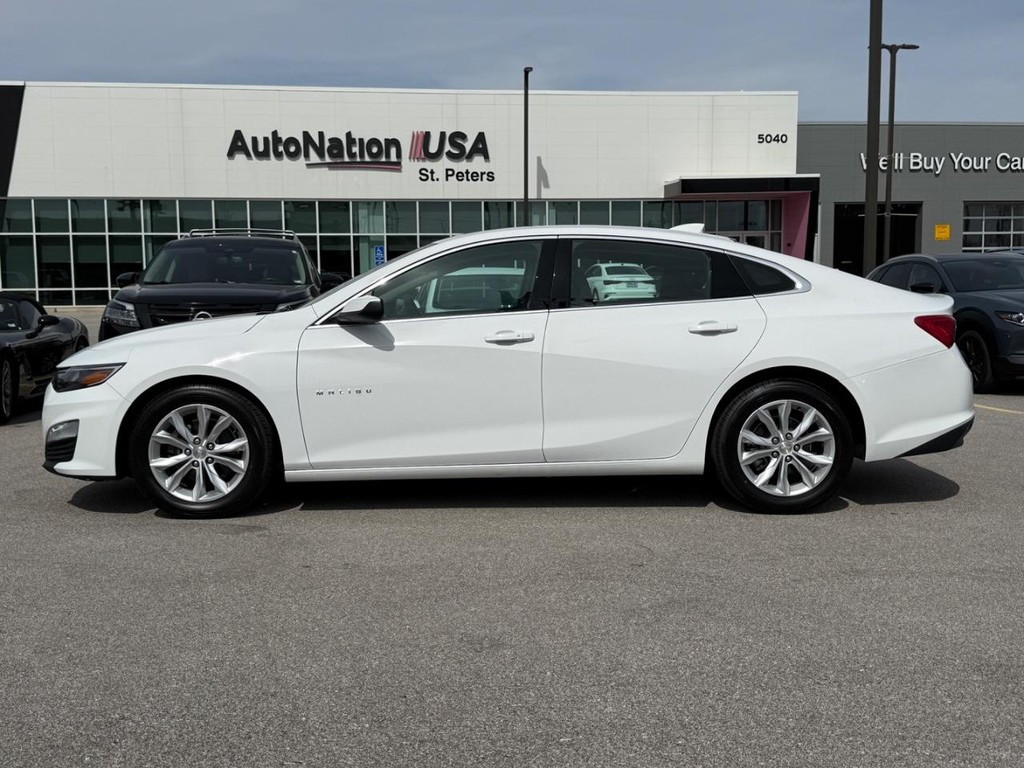 Chevrolet Malibu Vehicle Full-screen Gallery Image 02