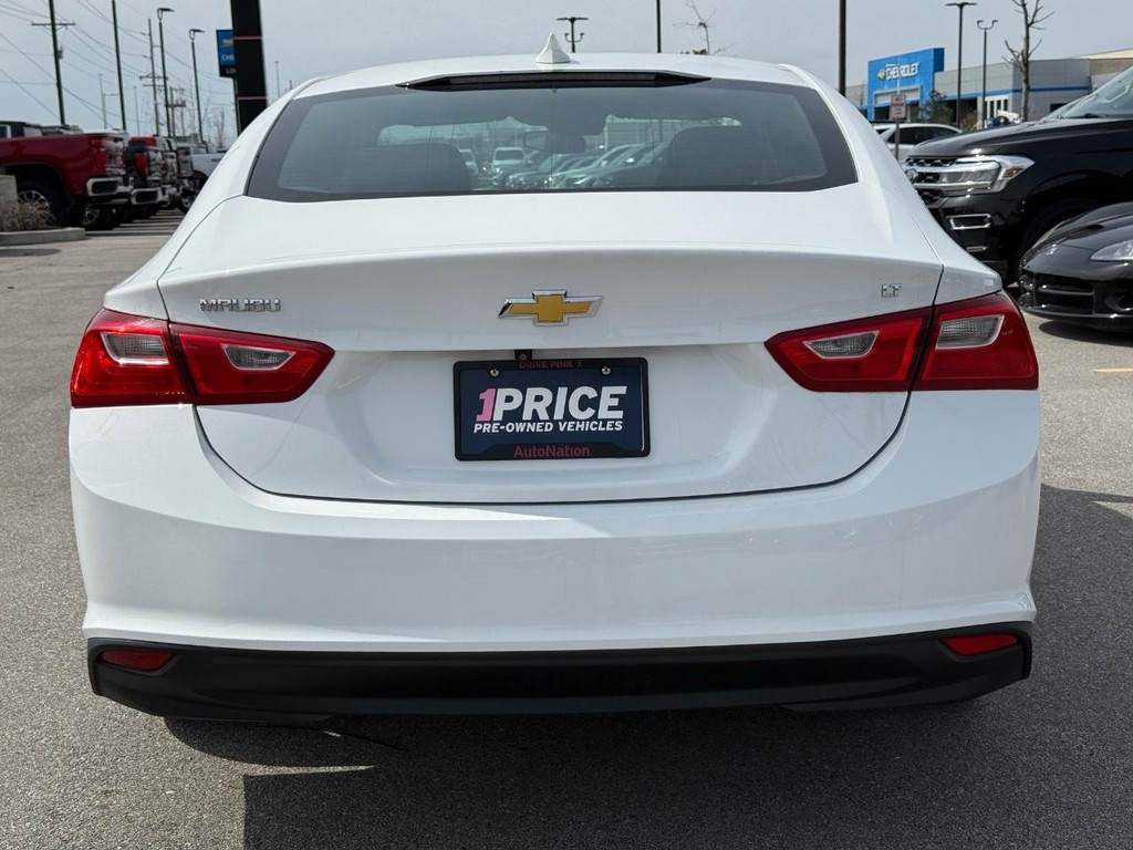 Chevrolet Malibu Vehicle Full-screen Gallery Image 04