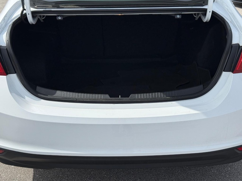 Chevrolet Malibu Vehicle Full-screen Gallery Image 06