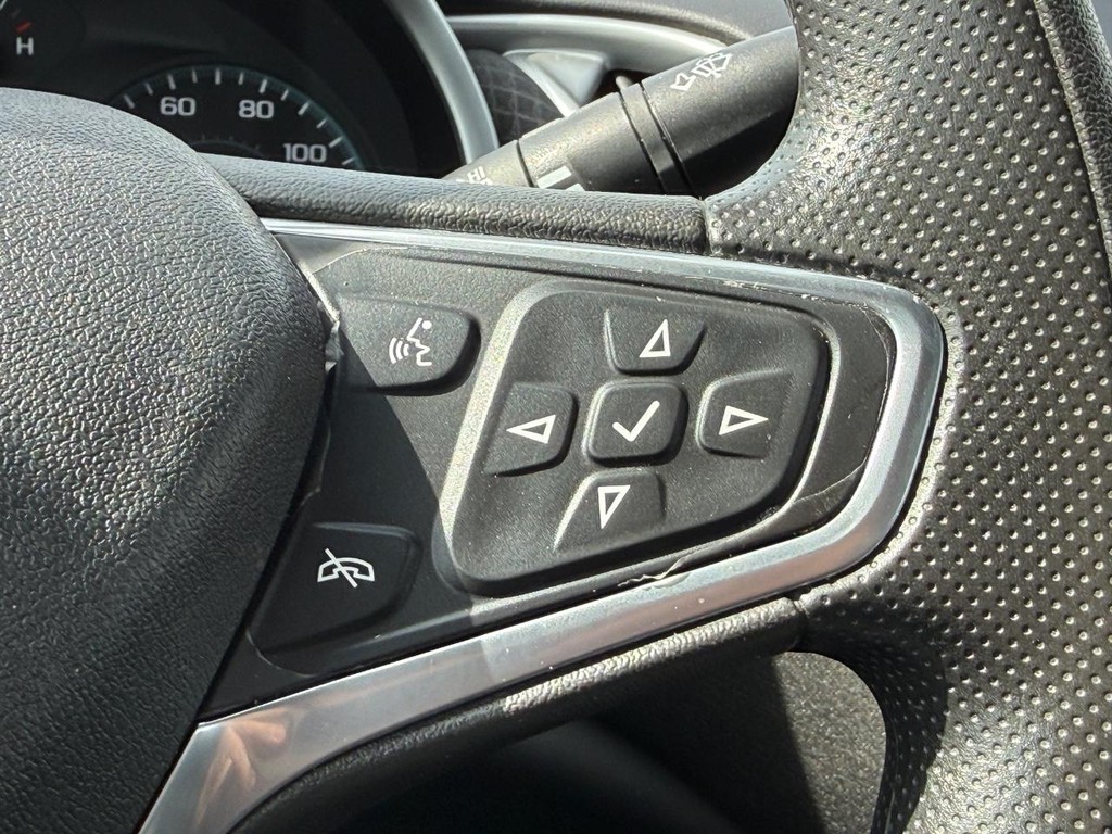 Chevrolet Malibu Vehicle Full-screen Gallery Image 14