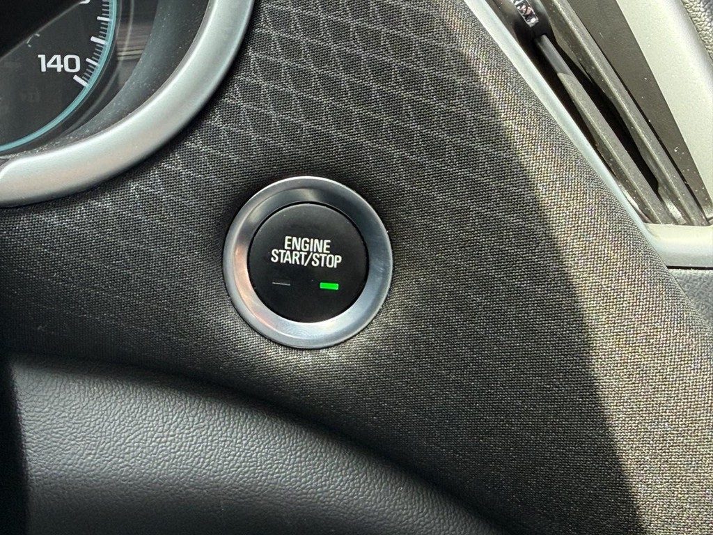 Chevrolet Malibu Vehicle Full-screen Gallery Image 15