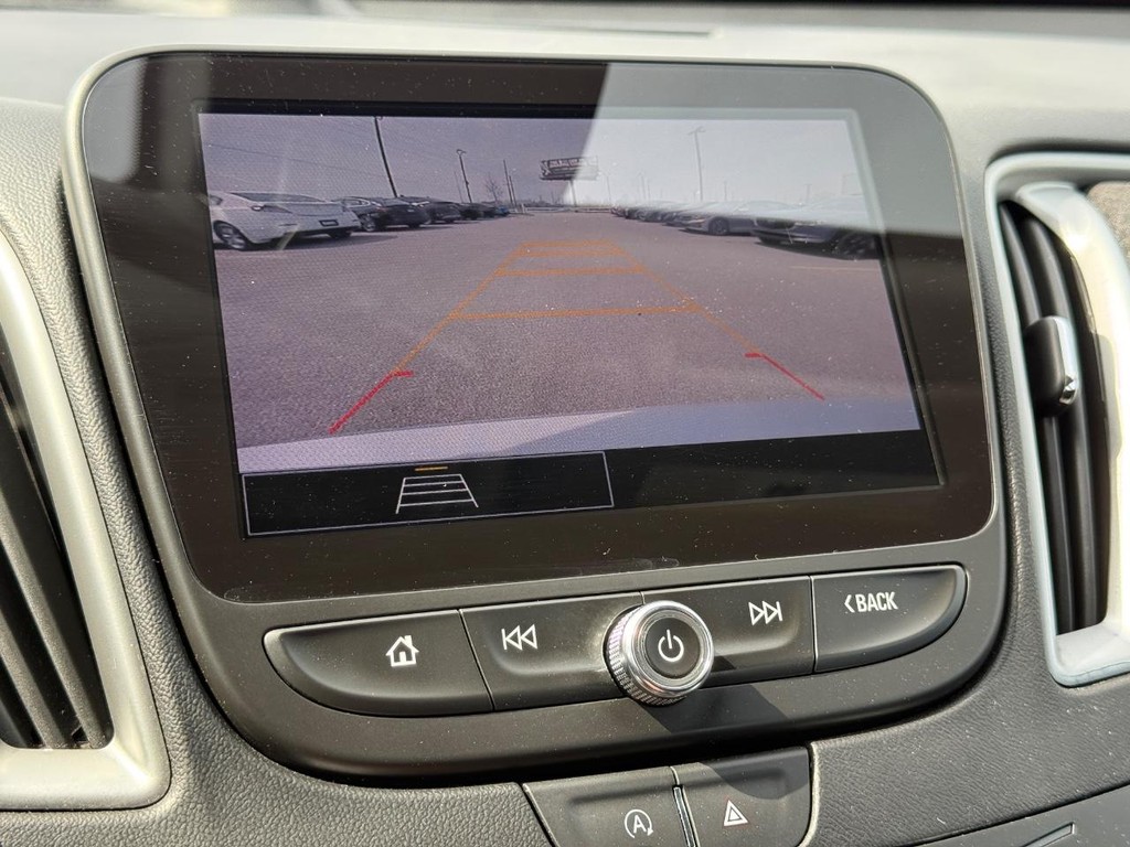 Chevrolet Malibu Vehicle Full-screen Gallery Image 17