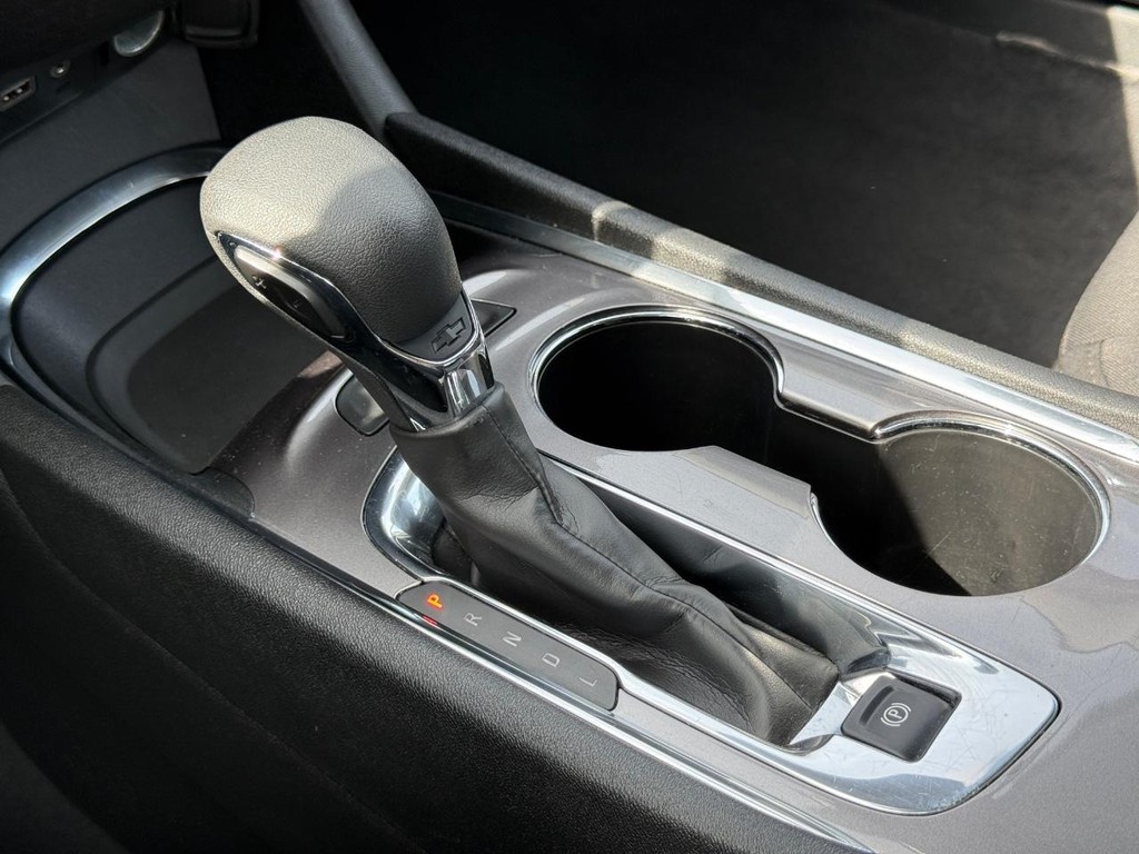 Chevrolet Malibu Vehicle Full-screen Gallery Image 19