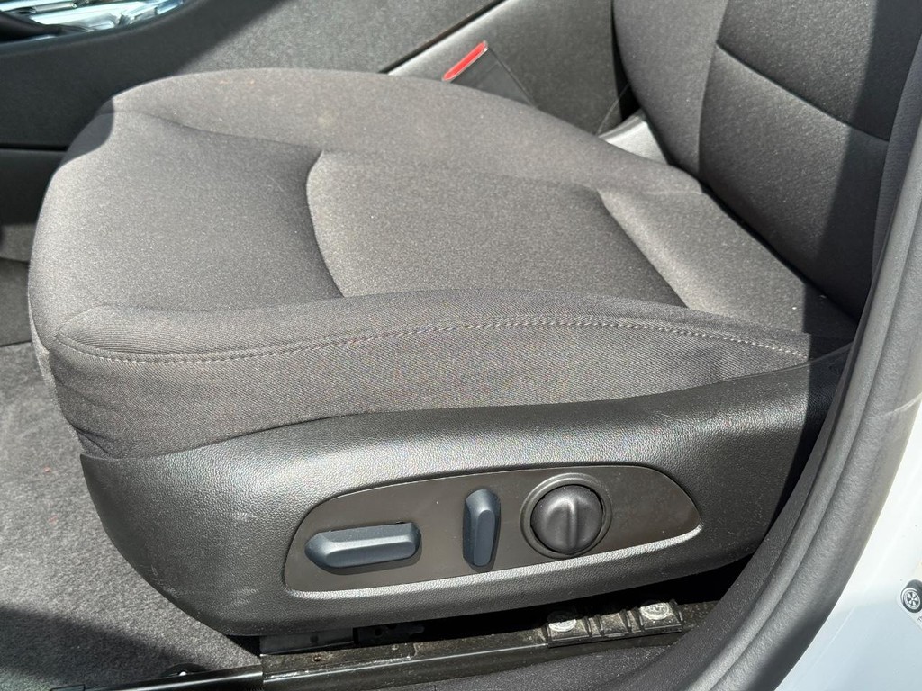 Chevrolet Malibu Vehicle Full-screen Gallery Image 23