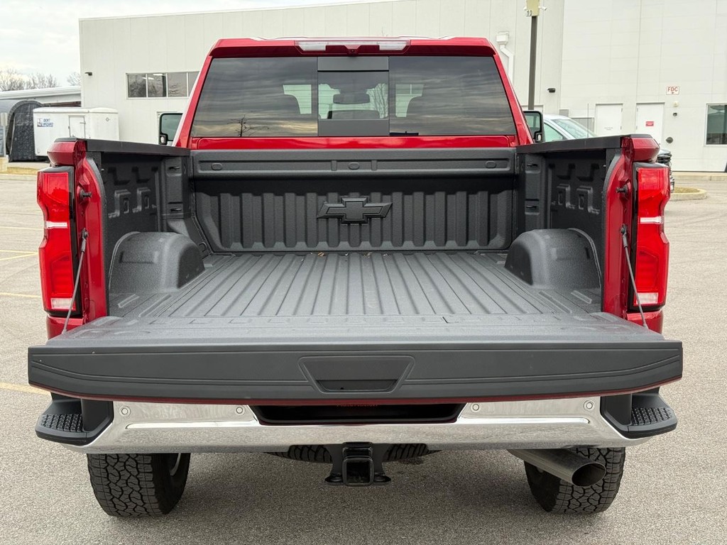 Chevrolet Silverado 2500HD Vehicle Full-screen Gallery Image 06