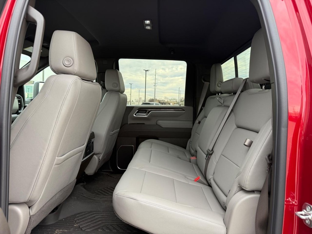 Chevrolet Silverado 2500HD Vehicle Full-screen Gallery Image 11