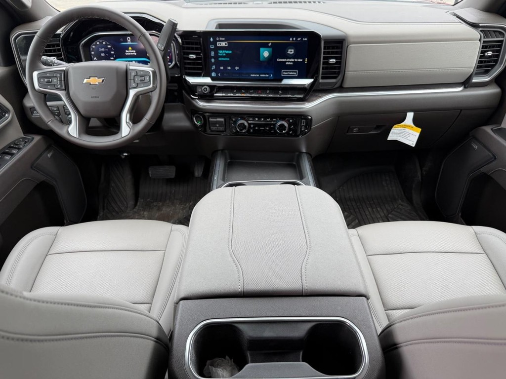 Chevrolet Silverado 2500HD Vehicle Full-screen Gallery Image 13