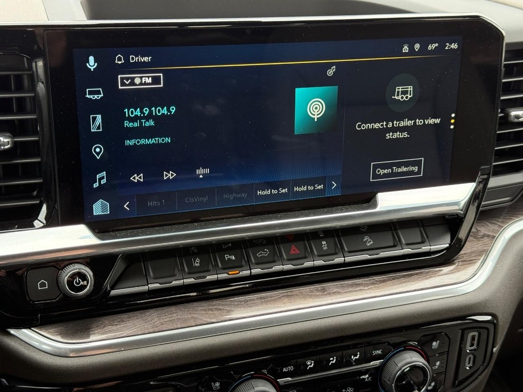 Chevrolet Silverado 2500HD Vehicle Full-screen Gallery Image 17