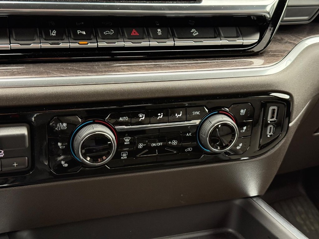 Chevrolet Silverado 2500HD Vehicle Full-screen Gallery Image 20