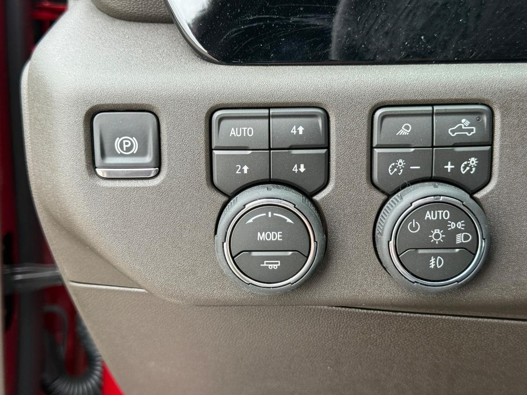 Chevrolet Silverado 2500HD Vehicle Full-screen Gallery Image 23