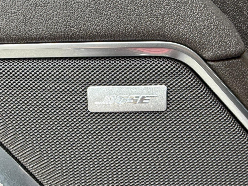 Chevrolet Silverado 2500HD Vehicle Full-screen Gallery Image 25