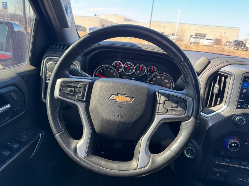 Chevrolet Silverado 1500 Vehicle Full-screen Gallery Image 13