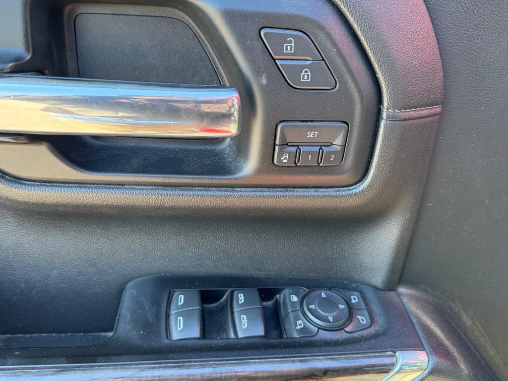 Chevrolet Silverado 1500 Vehicle Full-screen Gallery Image 16