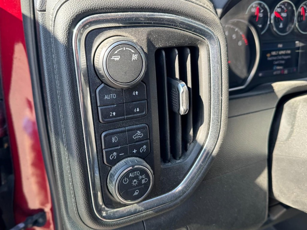 Chevrolet Silverado 1500 Vehicle Full-screen Gallery Image 17