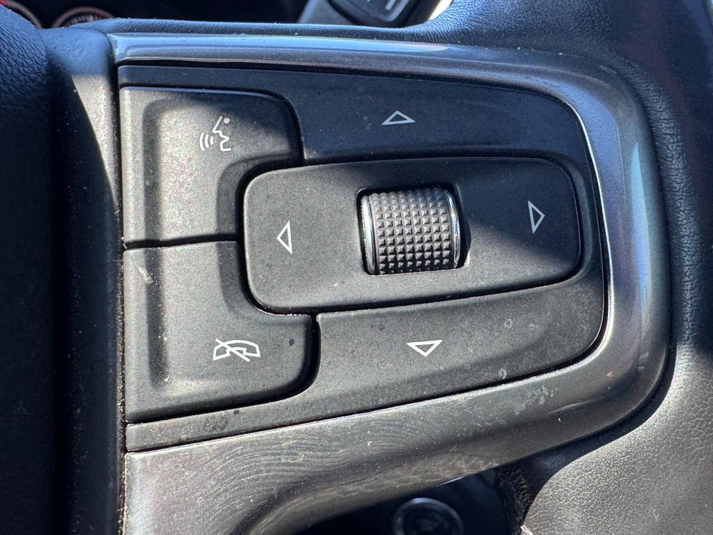 Chevrolet Silverado 1500 Vehicle Full-screen Gallery Image 19