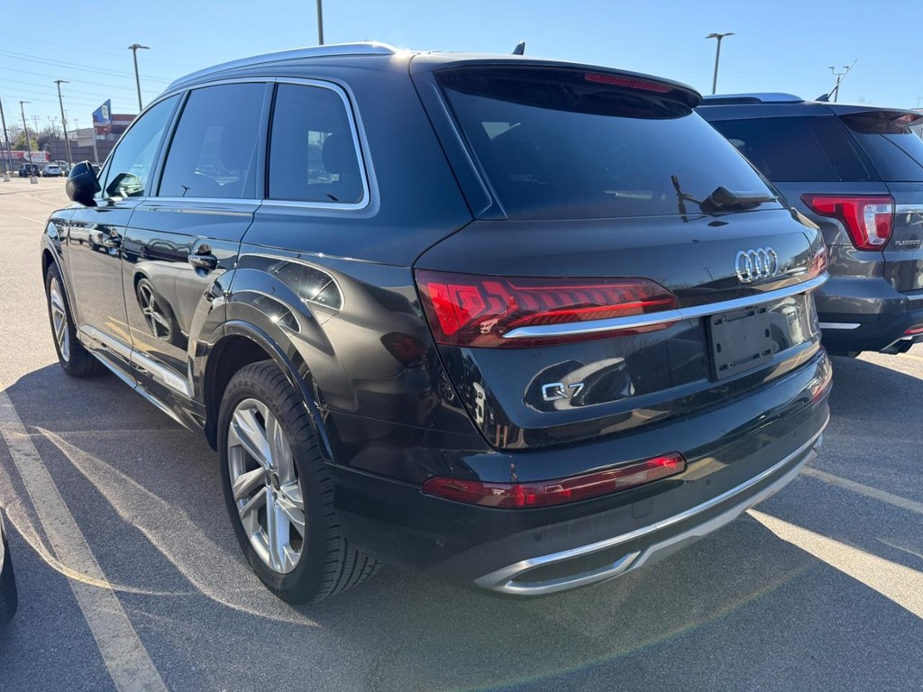 Audi Q7 Vehicle Full-screen Gallery Image 09