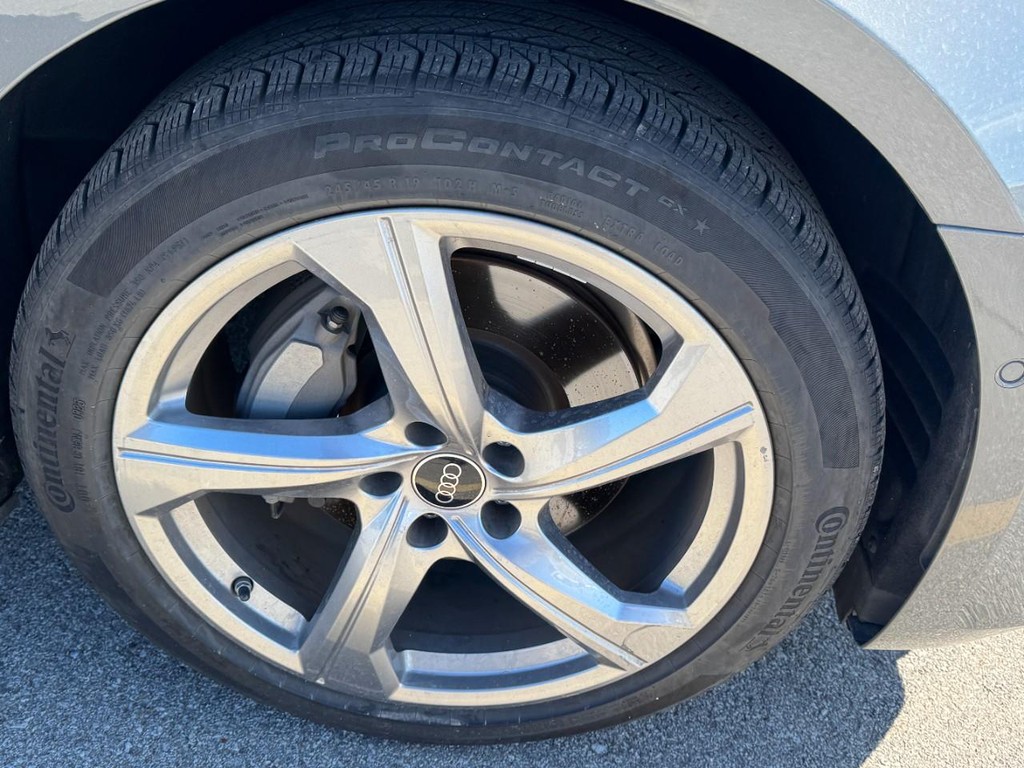 Audi A6 Sedan Vehicle Full-screen Gallery Image 08