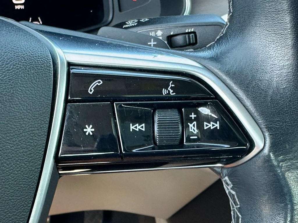 Audi A6 Sedan Vehicle Full-screen Gallery Image 20