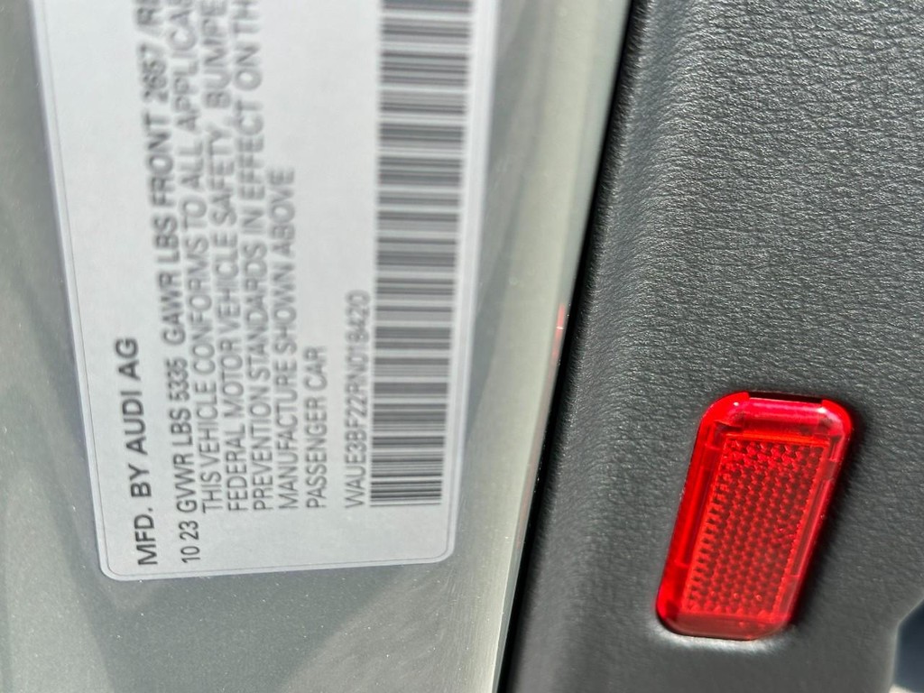 Audi A6 Sedan Vehicle Full-screen Gallery Image 25