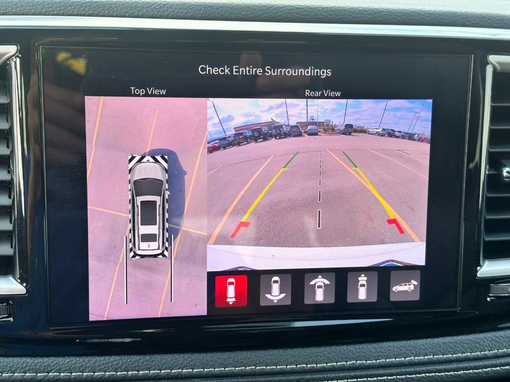 Chrysler Pacifica Vehicle Full-screen Gallery Image 24