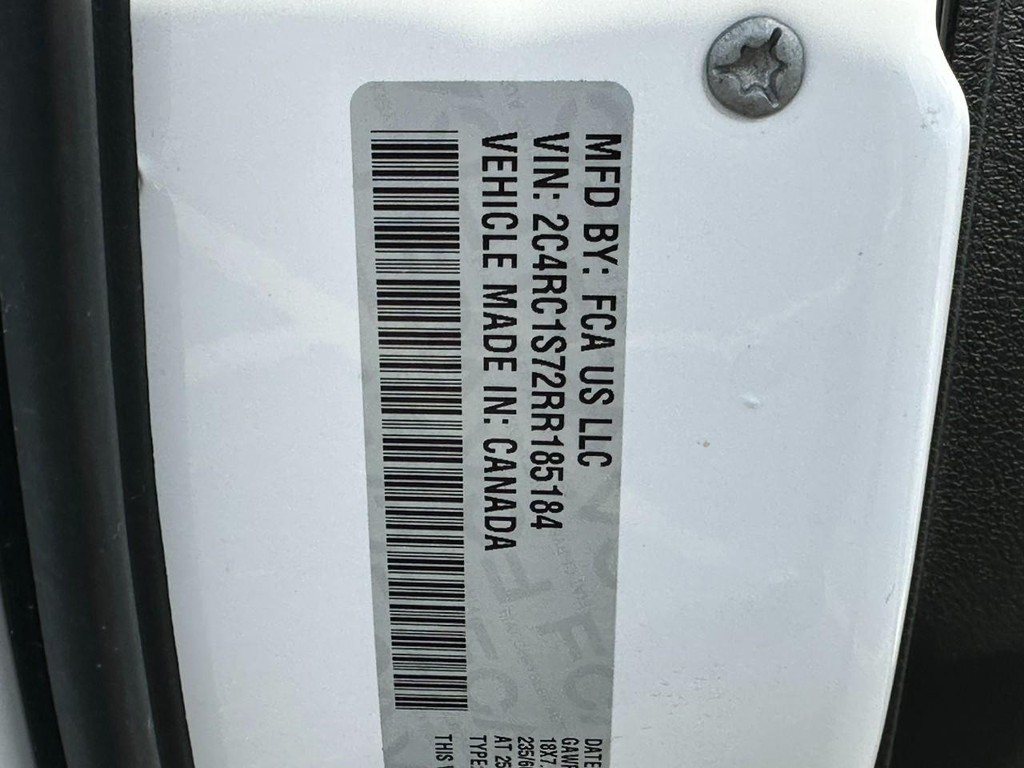 Chrysler Pacifica Vehicle Full-screen Gallery Image 25
