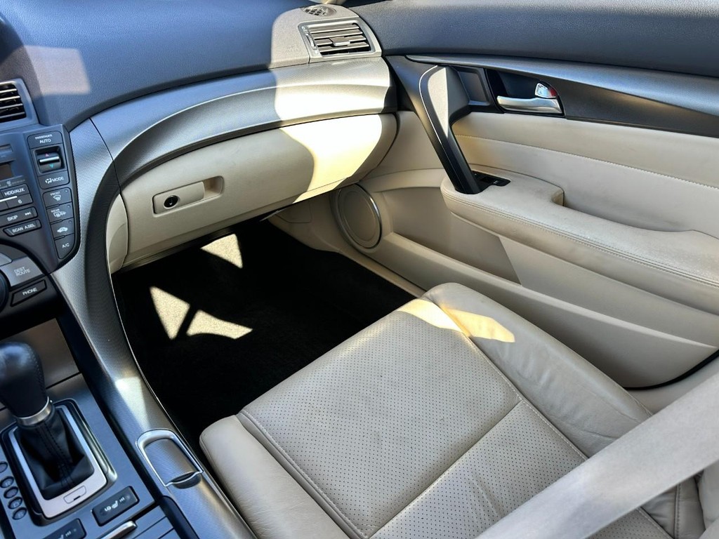 Acura TL Vehicle Full-screen Gallery Image 16