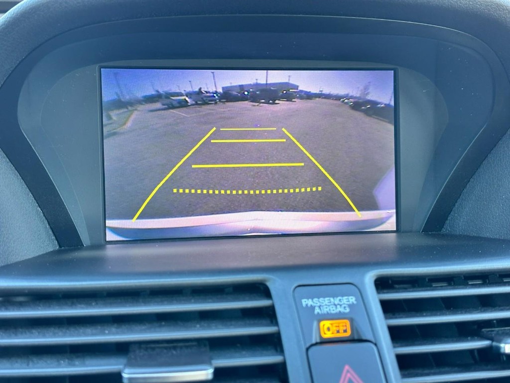 Acura TL Vehicle Full-screen Gallery Image 23